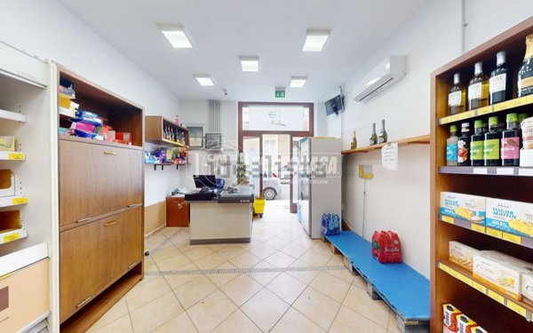 negozio in vendita a Lecce in zona Centro Città