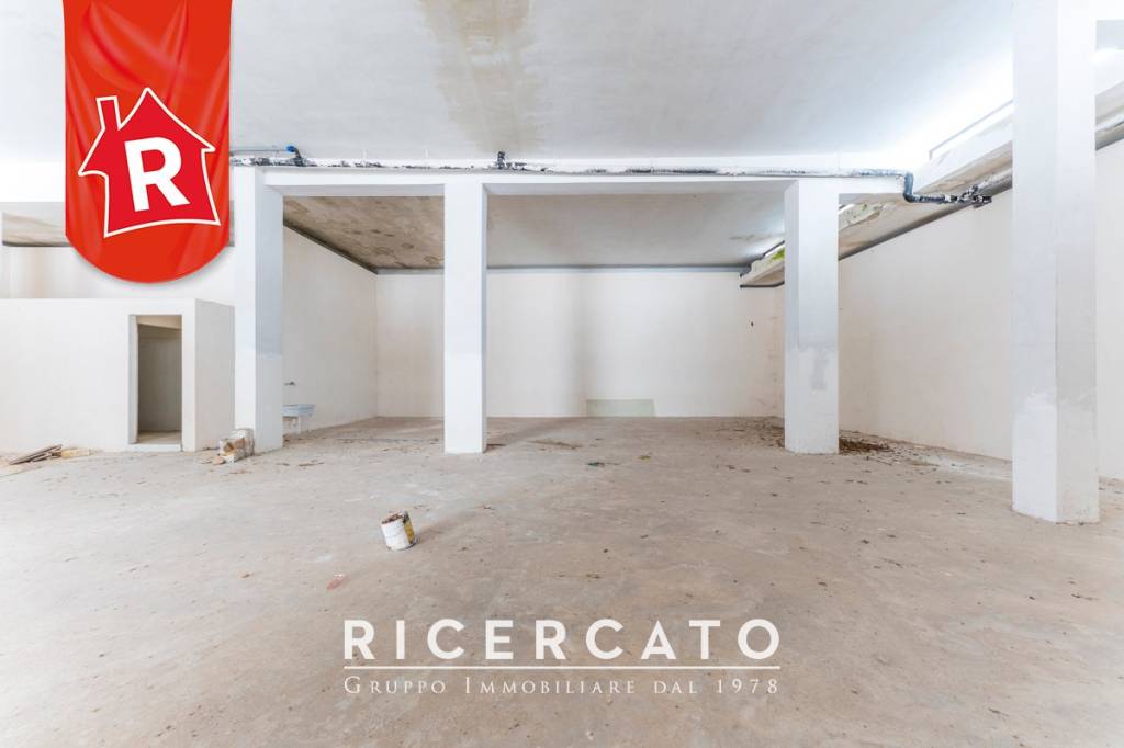 locale commerciale in vendita a Lecce in zona Rudiae