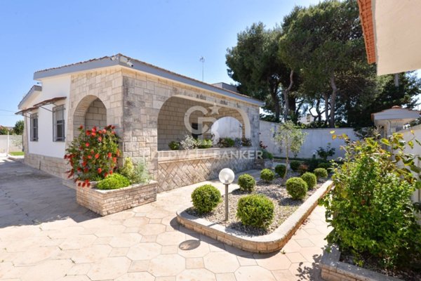 casa indipendente in vendita a Lecce in zona Casalabate
