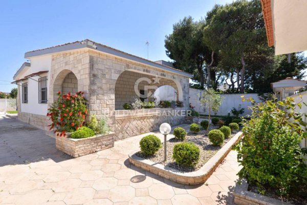 casa indipendente in vendita a Lecce in zona Casalabate