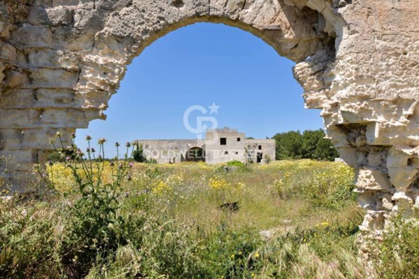 negozio in vendita a Lecce in zona San Cataldo