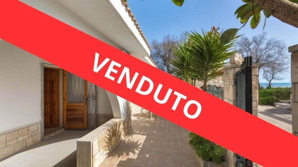 casa indipendente in vendita a Lecce in zona Torre Chianca
