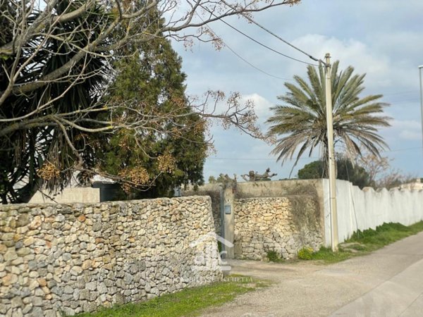 casa indipendente in vendita a Lecce in zona Frigole