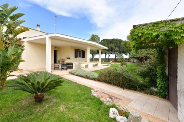 casa indipendente in vendita a Lecce in zona Partigiani