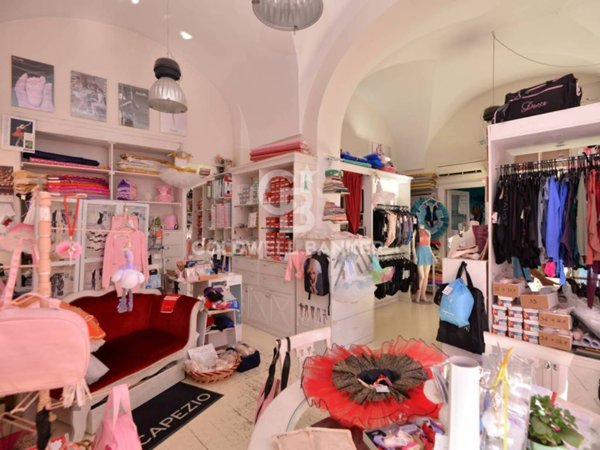 negozio in vendita a Lecce in zona Centro Città