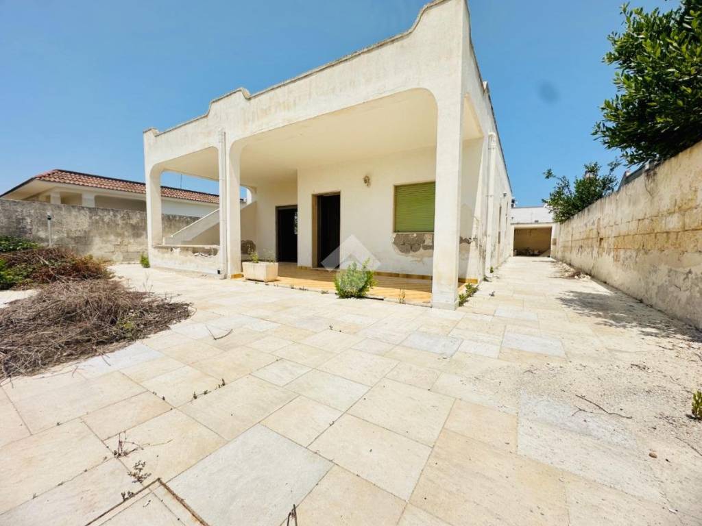 casa indipendente in vendita a Lecce in zona Torre Chianca
