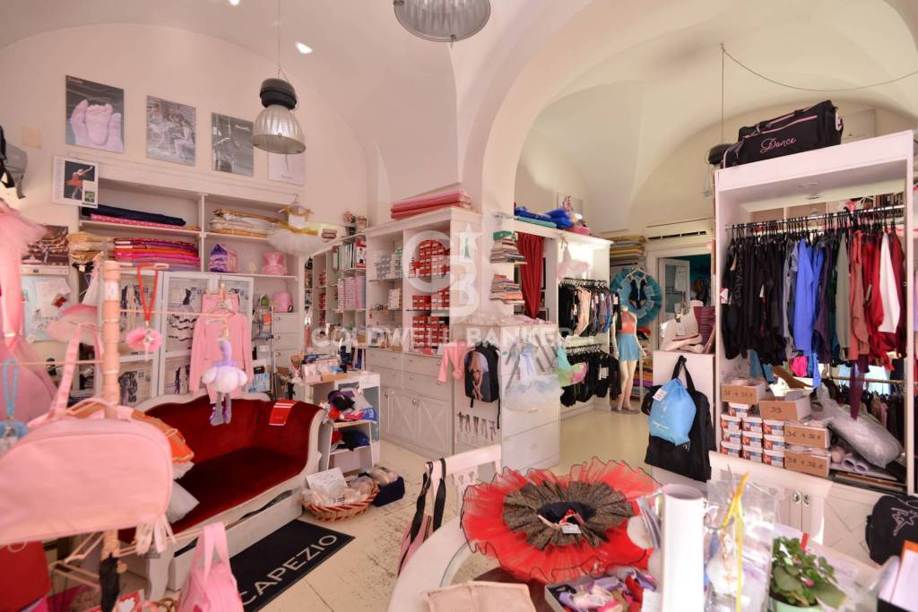 negozio in vendita a Lecce in zona Centro Città