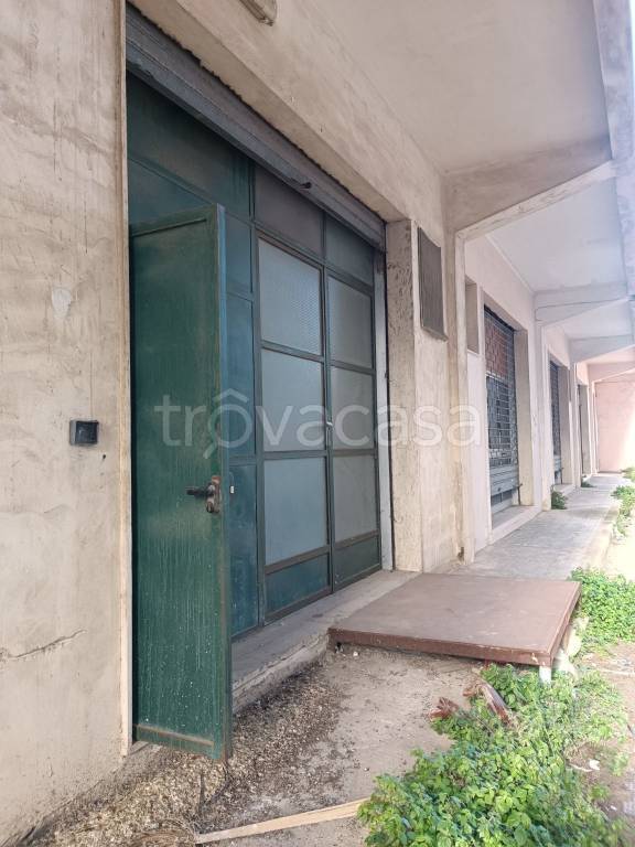 negozio in vendita a Lecce