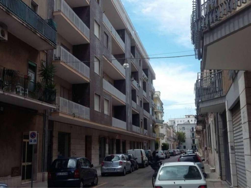 negozio in vendita a Lecce in zona Ariosto