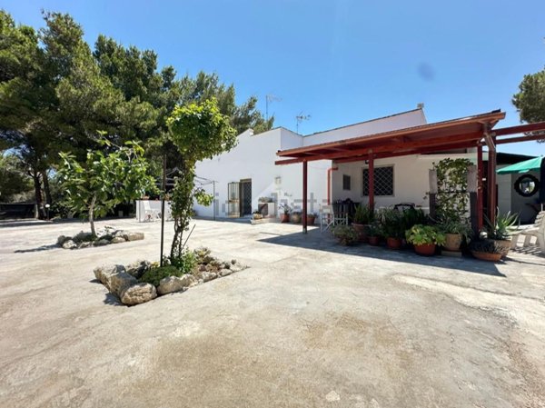 casa indipendente in vendita a Lecce in zona Torre Chianca
