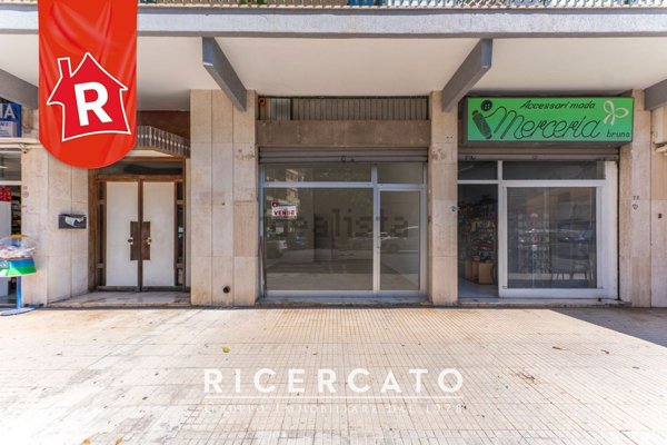 locale commerciale in vendita a Lecce in zona Partigiani