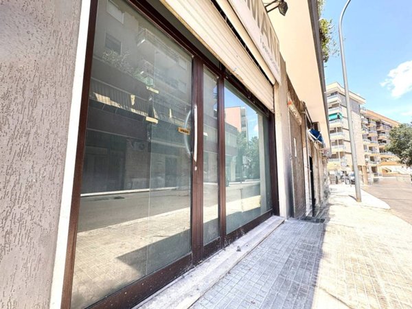 negozio in vendita a Lecce in zona Ariosto