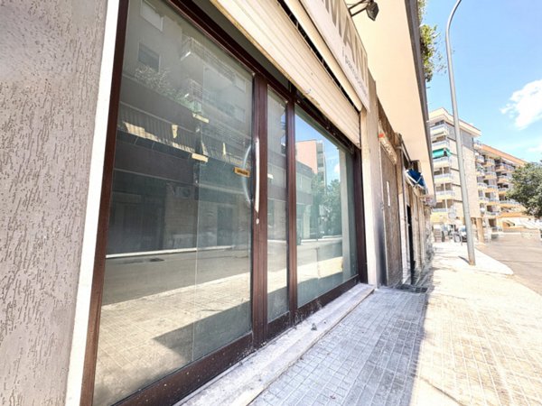 negozio in vendita a Lecce in zona Ariosto