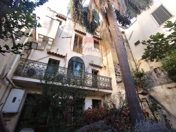 casa indipendente in vendita a Lecce in zona Mazzini