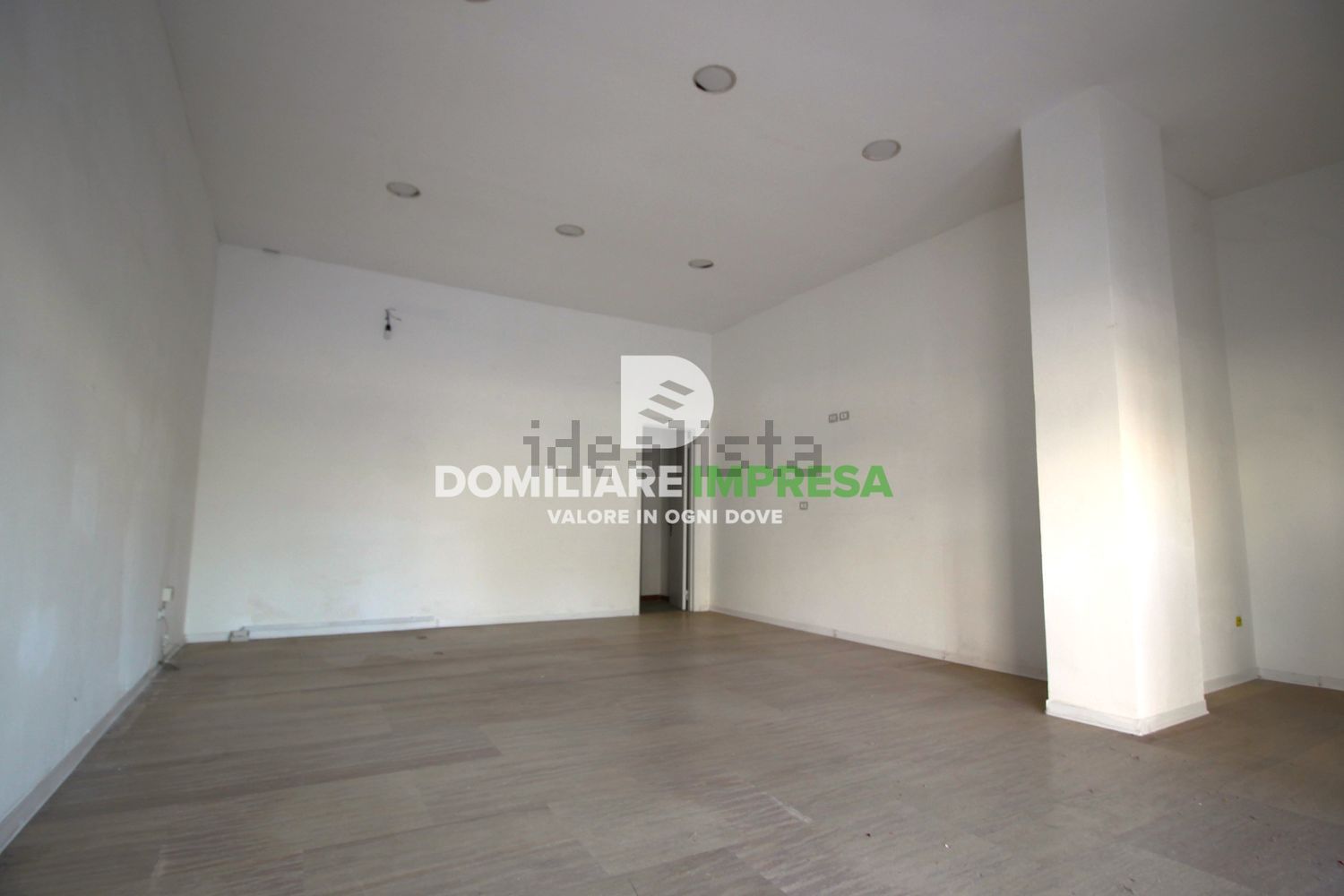 locale commerciale in vendita a Lecce