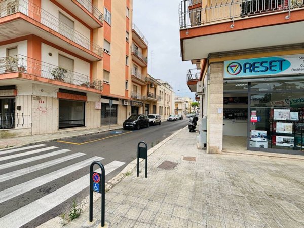 locale commerciale in vendita a Lecce in zona Ariosto