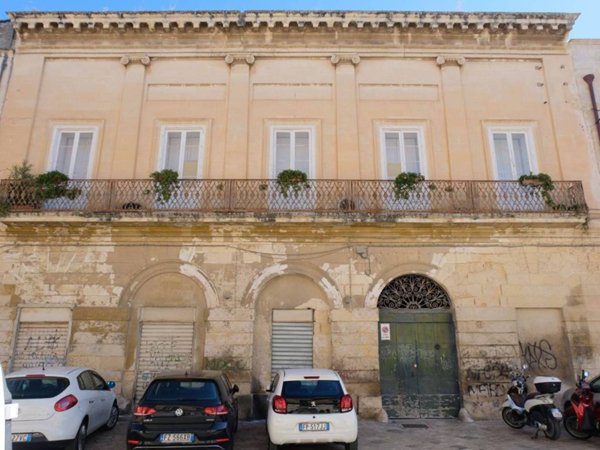 intera palazzina in vendita a Lecce in zona Centro Città