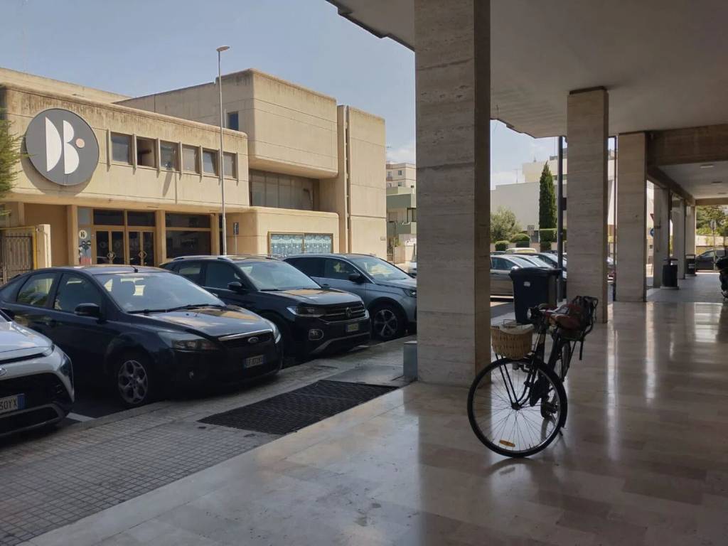 negozio in vendita a Lecce in zona Santa Rosa