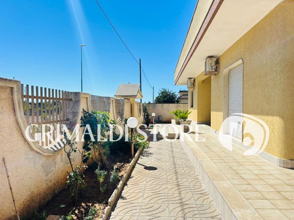 casa indipendente in vendita a Lecce in zona Villa Convento