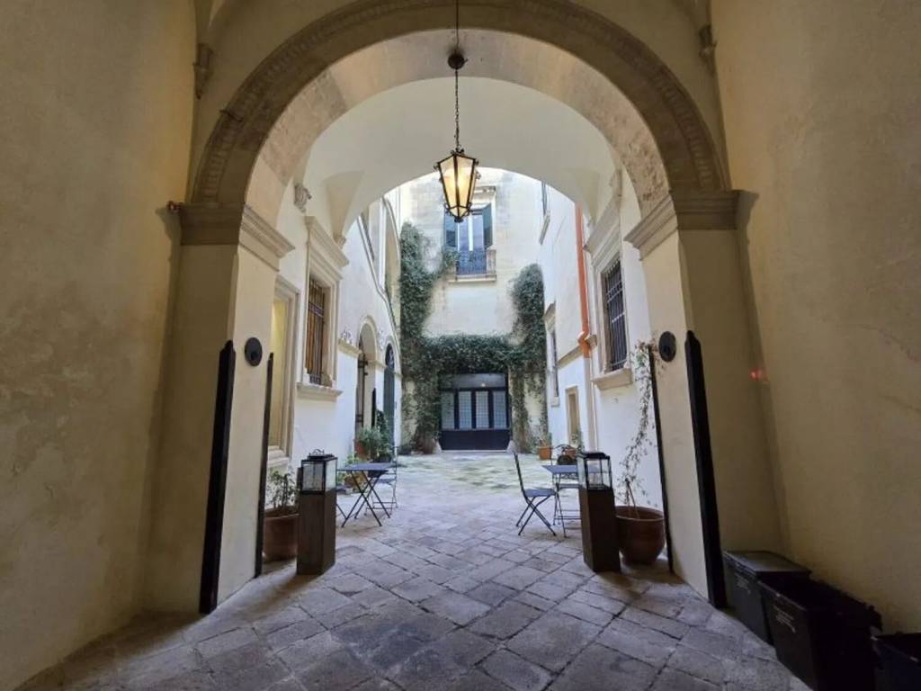 intera palazzina in vendita a Lecce
