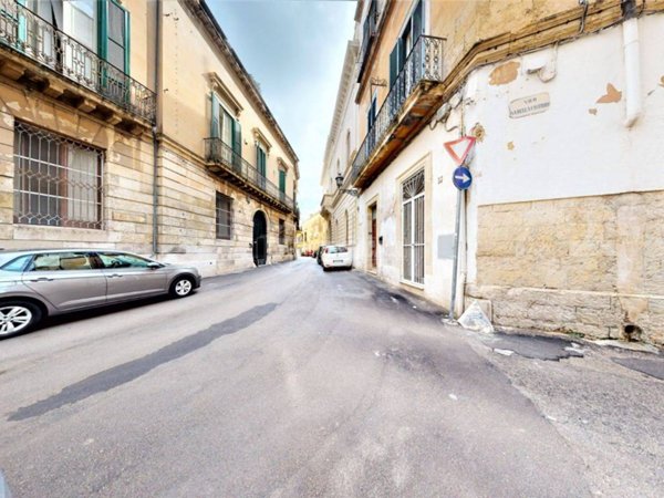 locale commerciale in vendita a Lecce in zona Rudiae