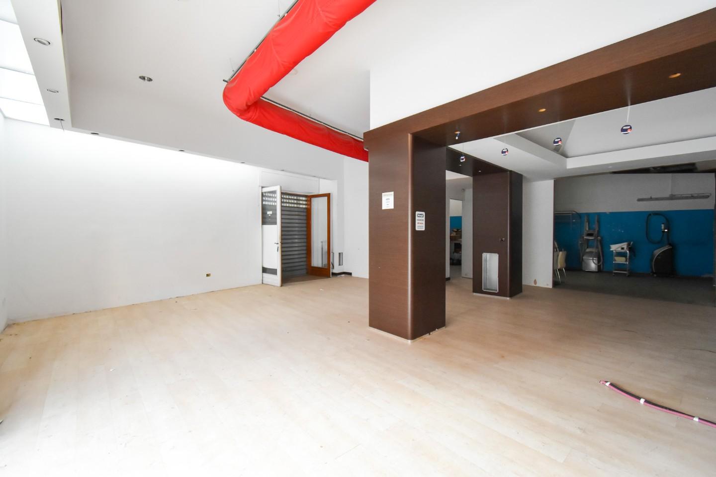 locale commerciale in vendita a Lecce