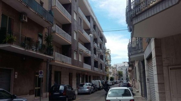 locale commerciale in vendita a Lecce