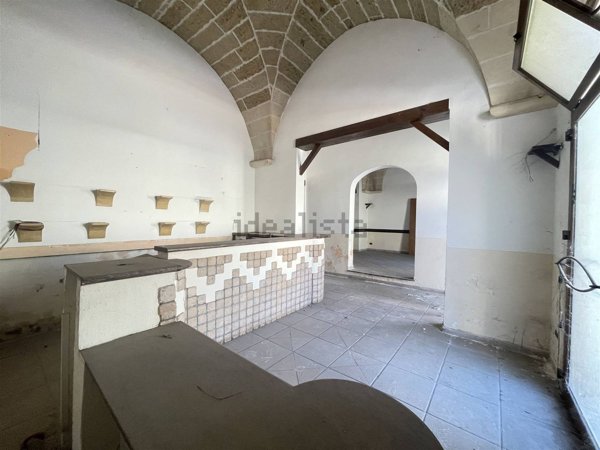 locale commerciale in vendita a Lecce in zona Rudiae