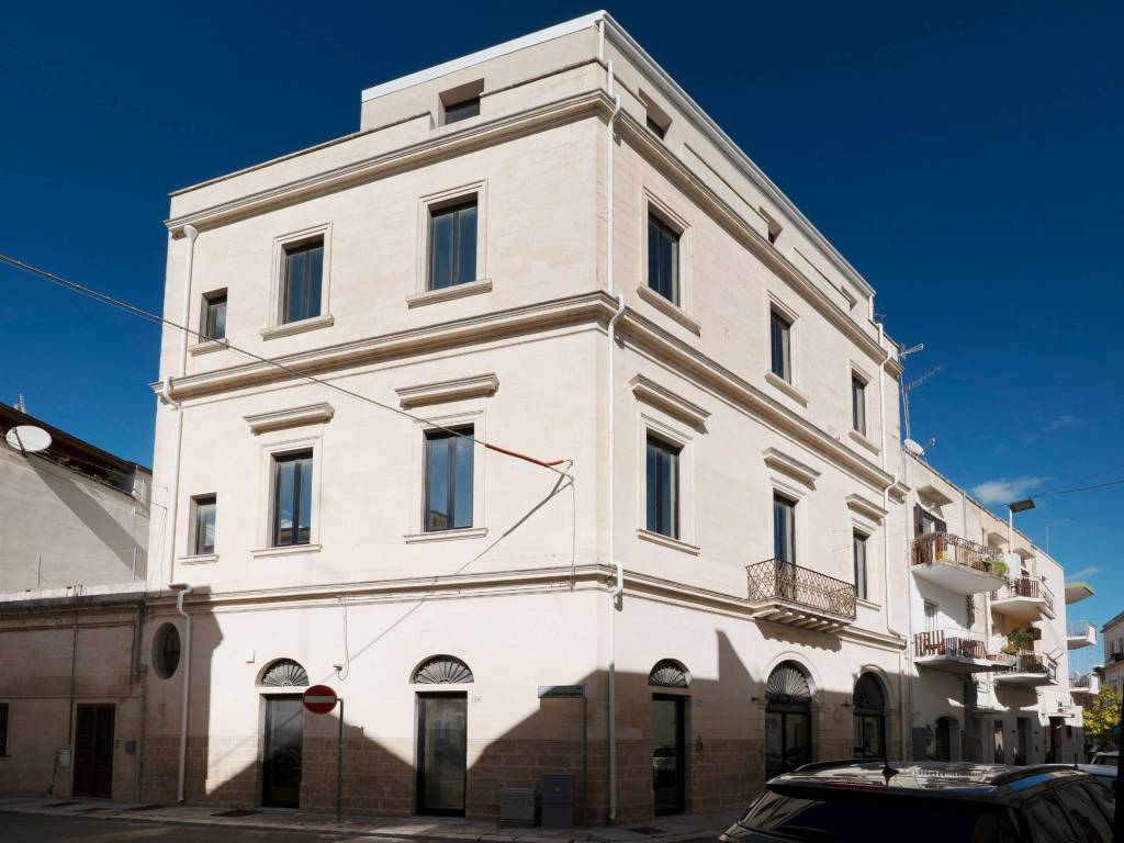 intera palazzina in vendita a Lecce in zona Leuca