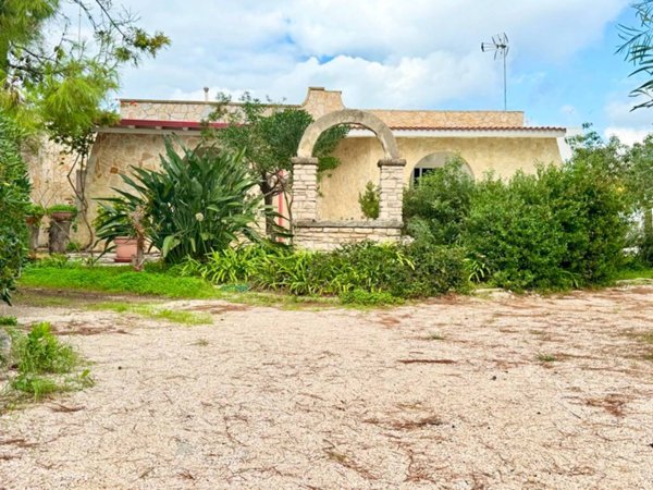 casa indipendente in vendita a Lecce in zona Torre Rinalda