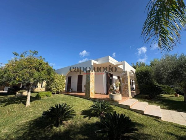 casa indipendente in vendita a Lecce in zona Frigole