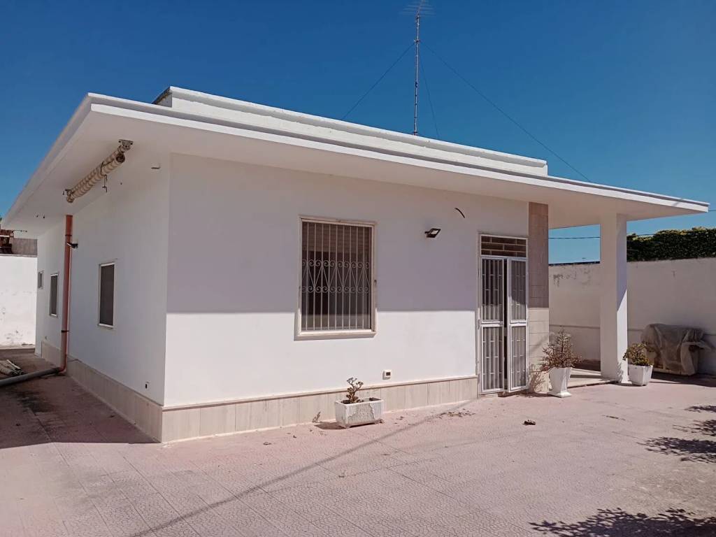 casa indipendente in vendita a Lecce in zona Torre Rinalda