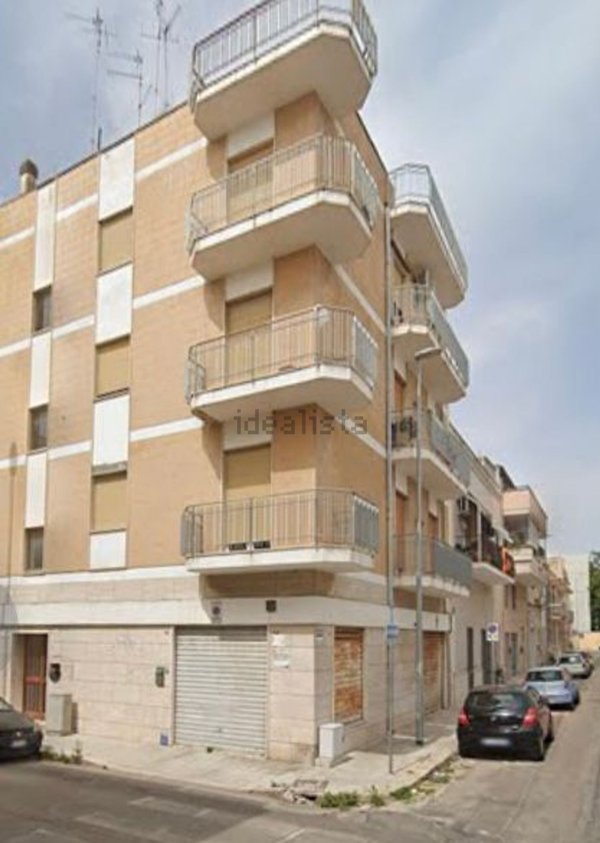 locale commerciale in vendita a Lecce in zona Leuca