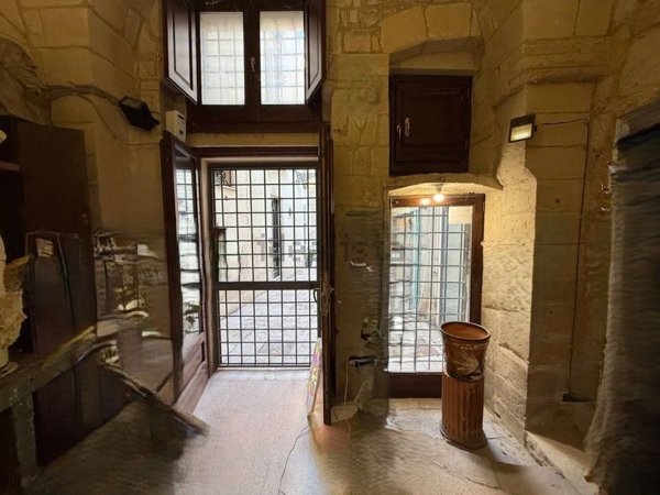 locale commerciale in vendita a Lecce in zona Centro Città