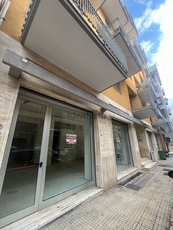 locale commerciale in vendita a Lecce in zona Centro Città