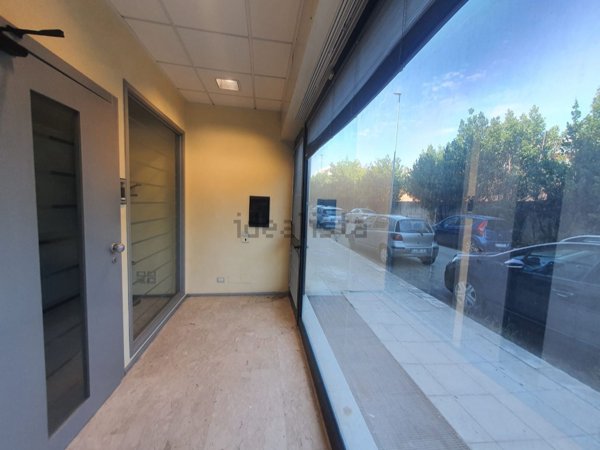 locale commerciale in vendita a Lecce