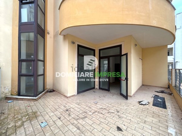 locale commerciale in vendita a Lecce
