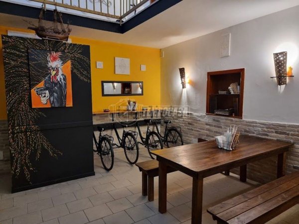 locale commerciale in vendita a Lecce