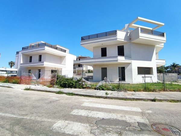 casa indipendente in vendita a Lecce in zona Leuca