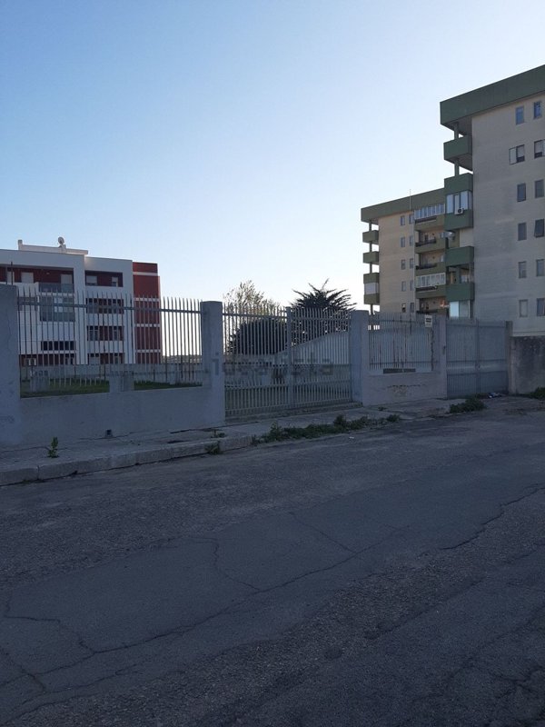 locale commerciale in vendita a Lecce