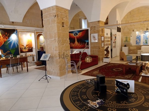 locale commerciale in vendita a Lecce in zona Centro Città