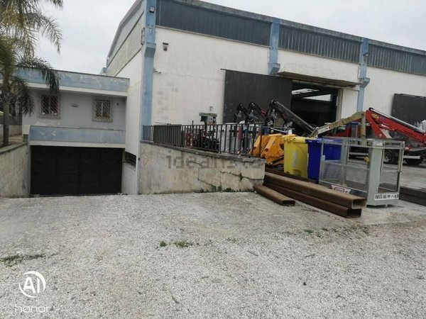 locale di sgombero in vendita a Lecce