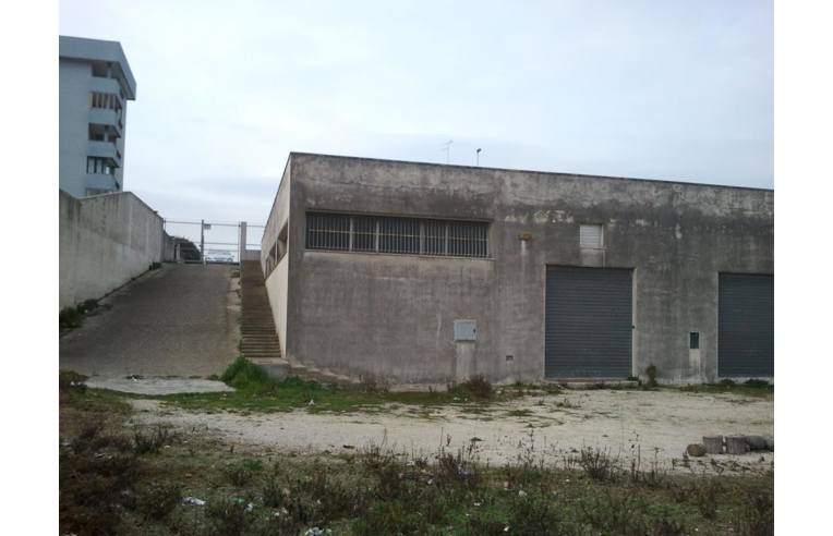 locale commerciale in vendita a Lecce