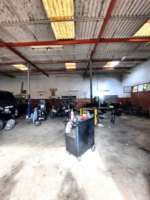 locale commerciale in vendita a Lecce in zona Centro Città