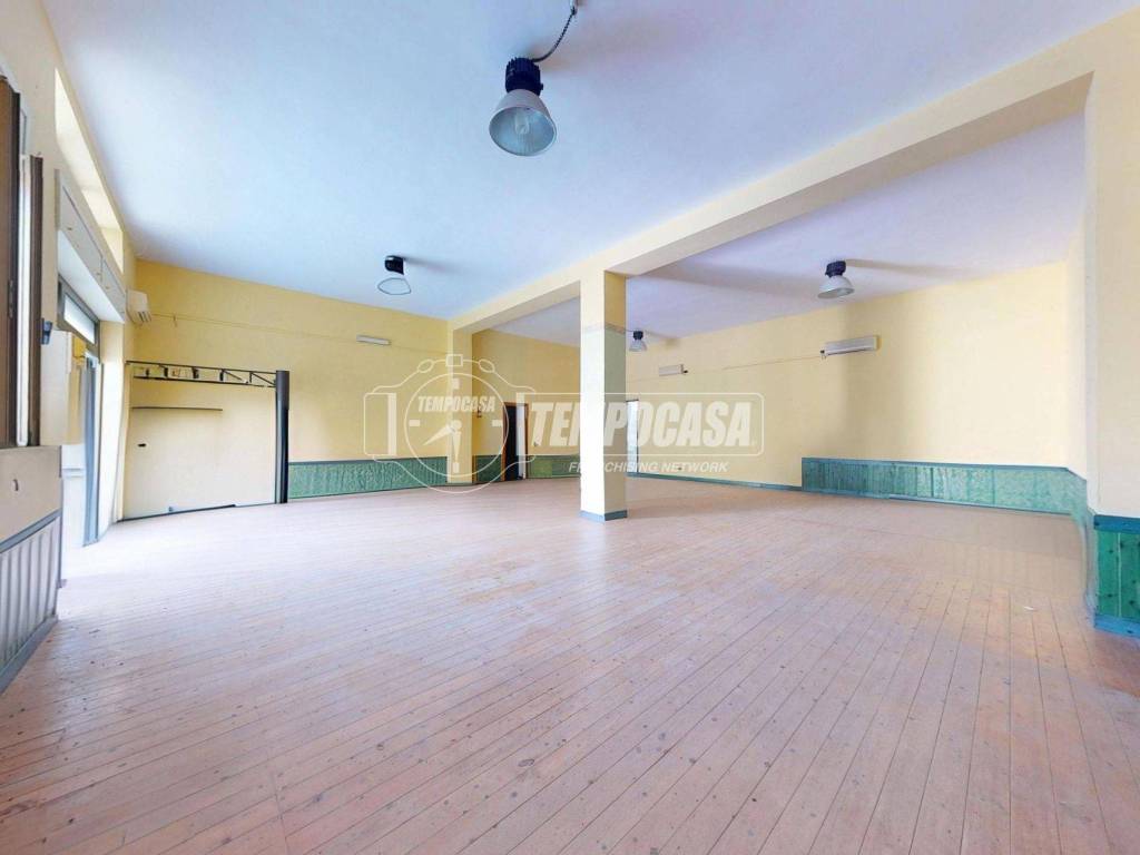 negozio in vendita a Lecce in zona Leuca