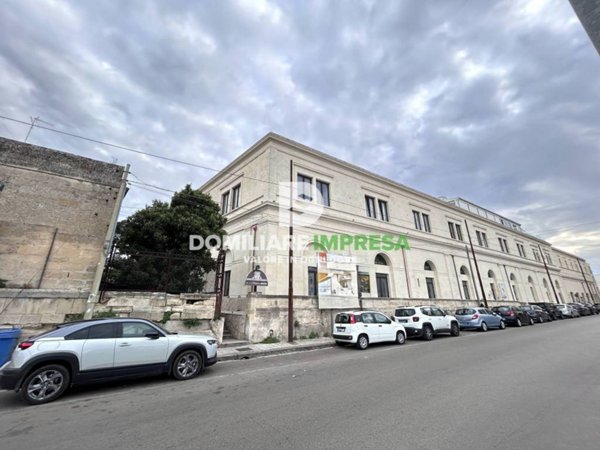 ufficio in vendita a Lecce in zona Rudiae