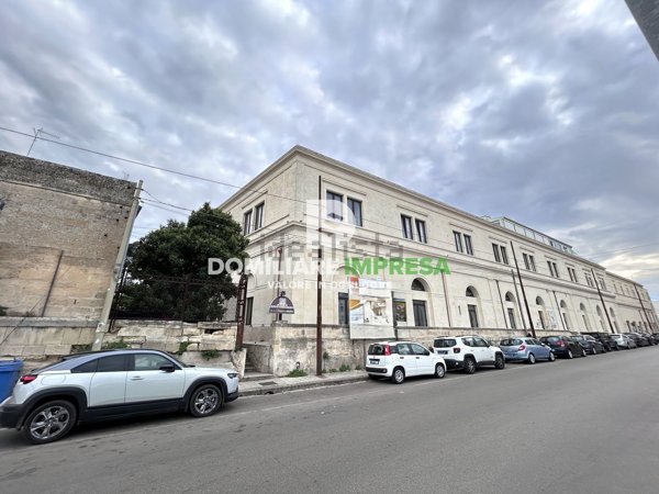 ufficio in vendita a Lecce in zona Rudiae
