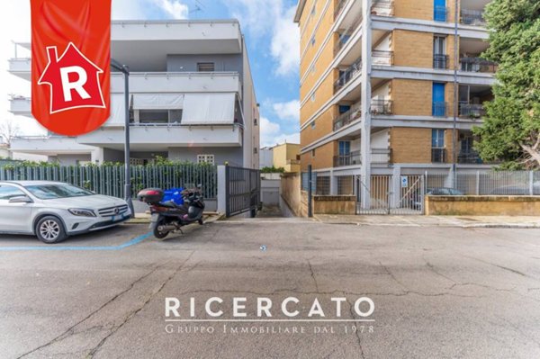 locale commerciale in vendita a Lecce