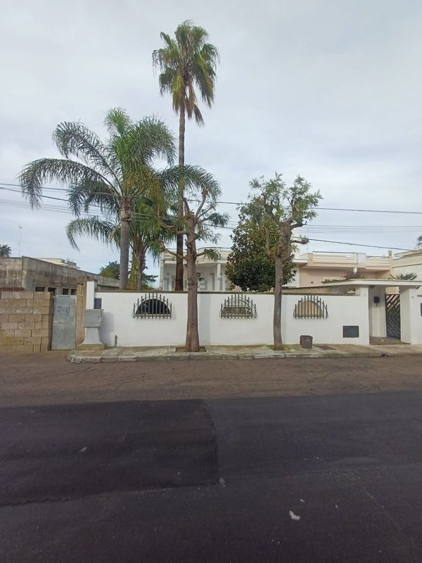 locale commerciale in vendita a Lecce in zona Rudiae