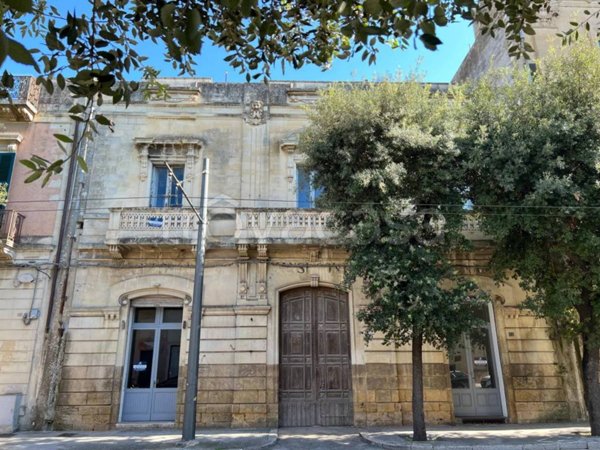 intera palazzina in vendita a Lecce in zona Centro Città